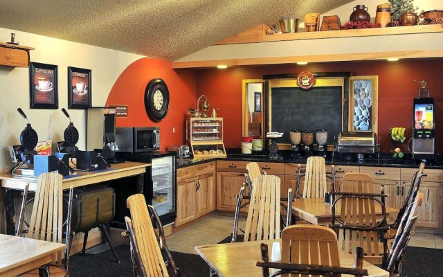AmericInn Lodge & Suites Oswego