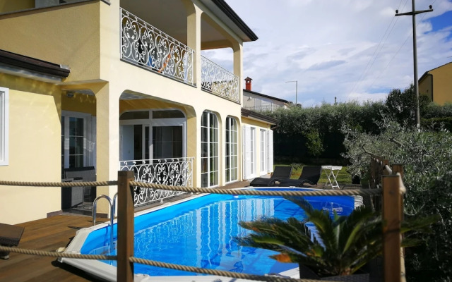 Holiday House with Pool Villa Seabird