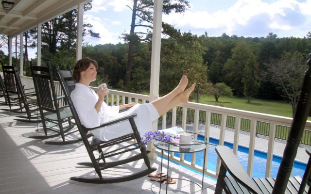 Glen-Ella Springs Hotel & Restaurant