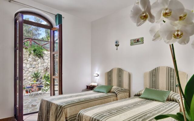 Tulipano - A Charming and Peaceful Hillside Villa With Lovely Views