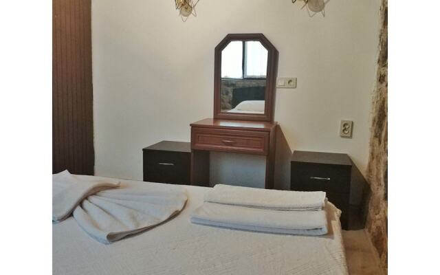 Orman Kampı Taş Evleri