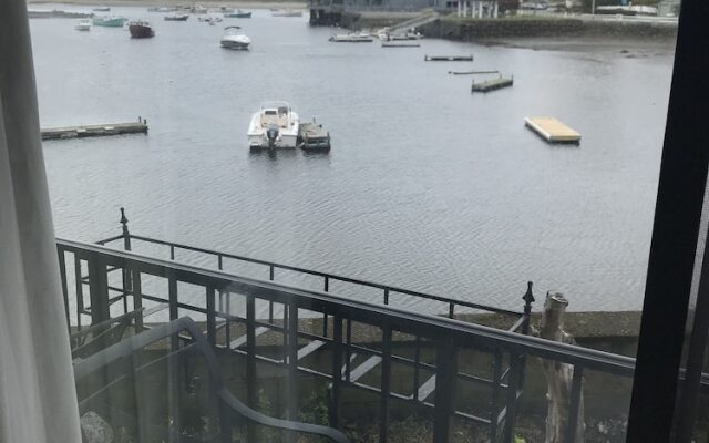 Cohasset Harbor Resort