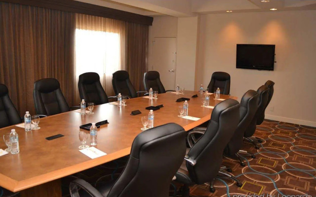 Doubletree by Hilton Houston Hobby Airport