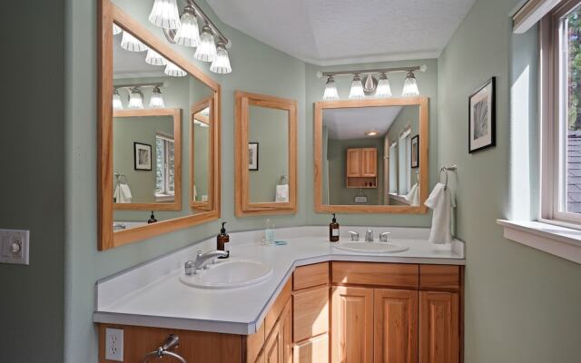 16 Jillian 4 Bedroom Home by RedAwning