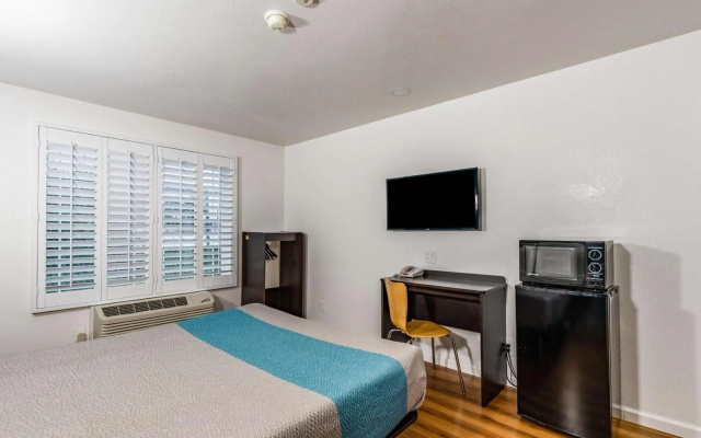 Motel 6 Fountain Valley, CA - Huntington Beach Area