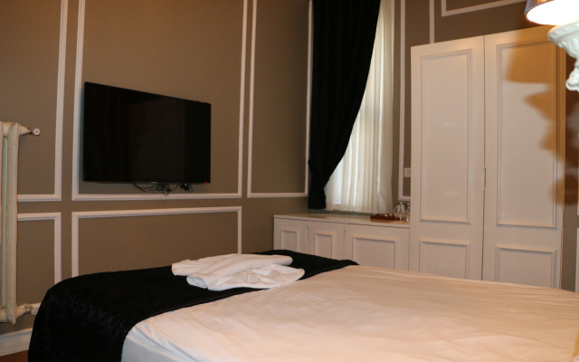Triada Hotel