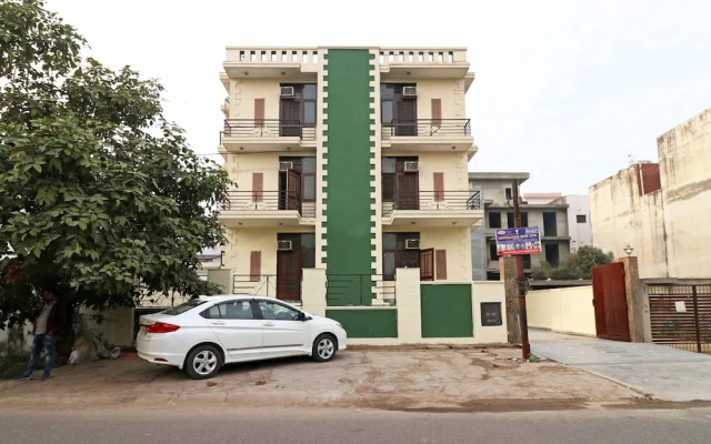 OYO 10759 Hotel Golden Nest