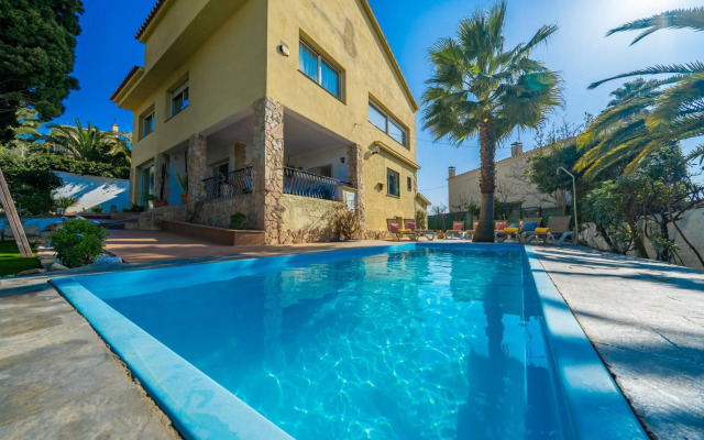 Villa Lux Gallery AC