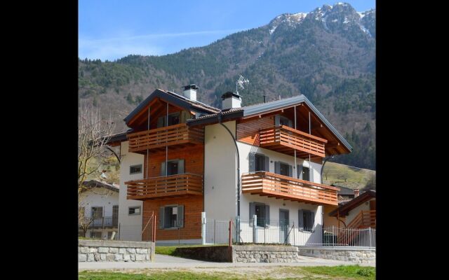 Peaceful Holiday Home in Enguiso With Swimming Pool