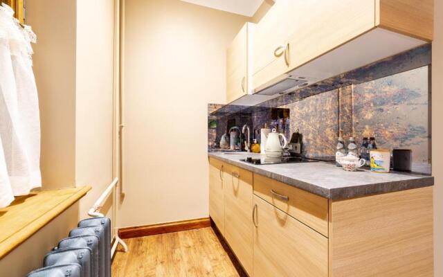 Ancient Storie's AP 65sqm Renovated Free parking