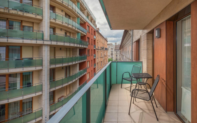 Escala Hotel & Suites