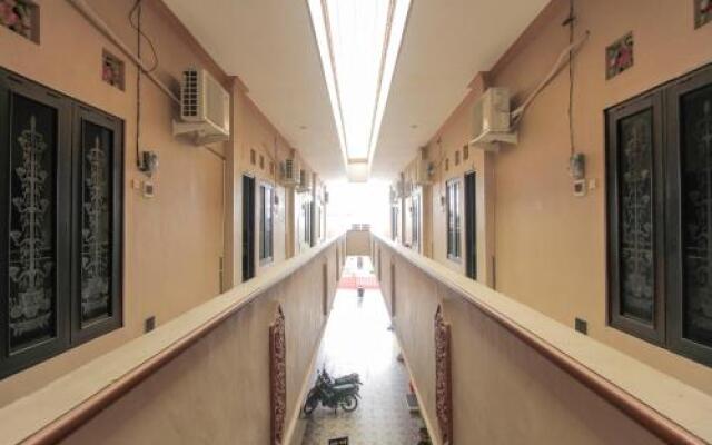 RedDoorz Plus near Mega Town Square