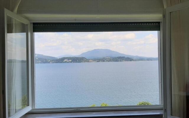 Appartamento GIOIOSA 1 con ampio terrazzo e vista Lago