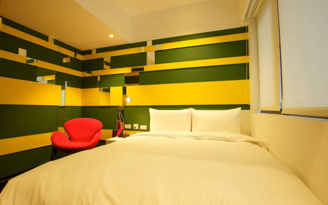 color fun inn