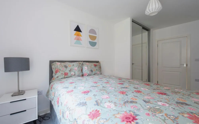 Stunning Luxury Stratford London 2 Bed Apartment