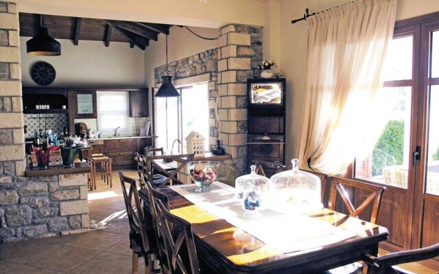 Nice Home in Skaloma Nafpaktos With Wifi and 4 Bedrooms