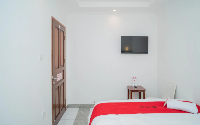 RedDoorz near Stasiun Senen
