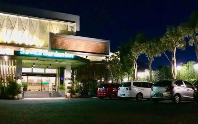 Savita Garden Inn