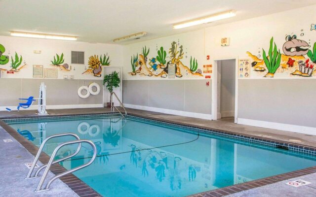 Clarion Pointe Bettendorf - Quad Cities