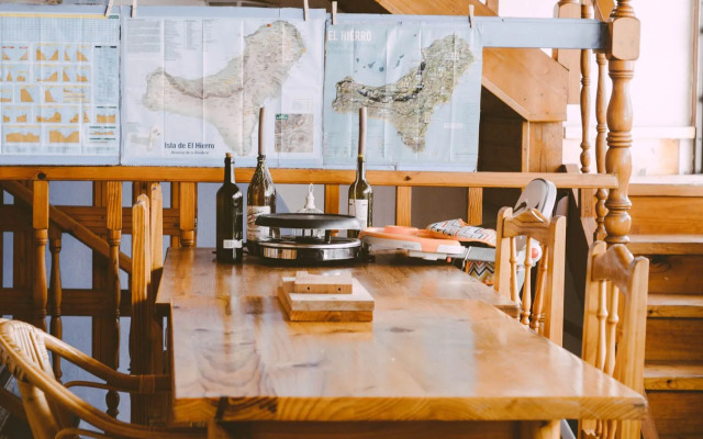 Blue Canary Hostel - Adults Only