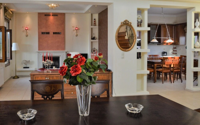 Private Pool Luxurious Villa with Parking & BBQ