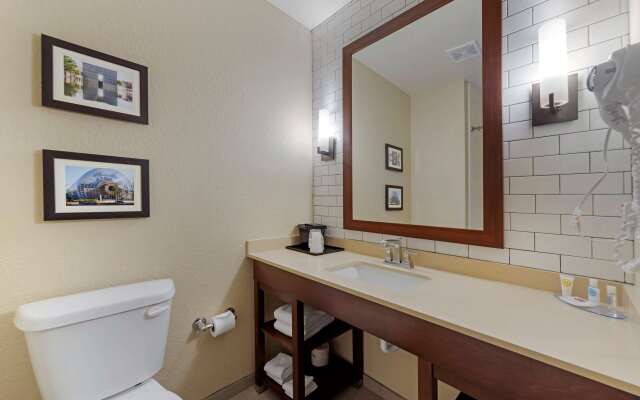 Comfort Inn & Suites Harrah