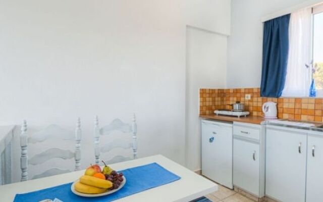 Antomar Apartments and Studios