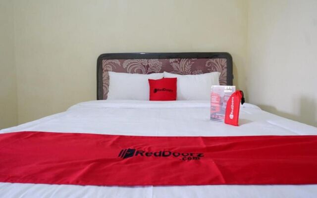 RedDoorz near Lippo Plaza Buton
