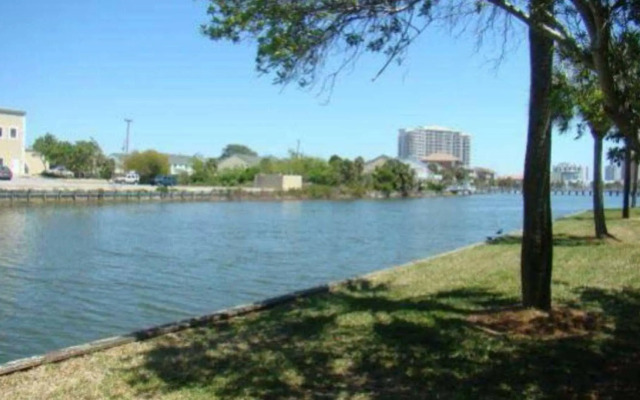 Shoreline Townhome by Holiday Isle