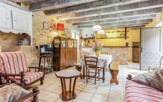 Beautiful Holiday Home in Wooded Grounds Near Villefranche-du-périgord