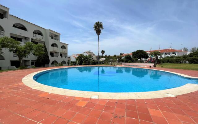 Albufeira Twins 2 With Pool by Homing