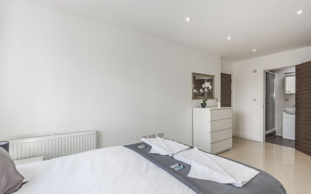 Canary Wharf Stylish Apartment