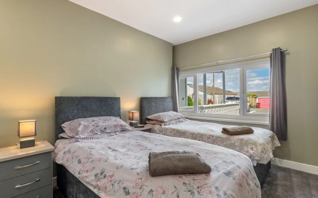 Roslen - Lovely Bungalow Near Beach and Village