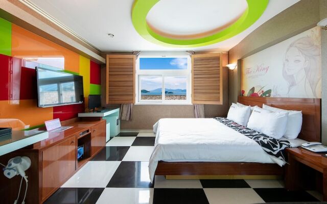 Yeosu King Pension Tel