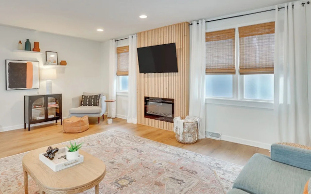 Patio & Lake Views: Family-friendly Canton Retreat