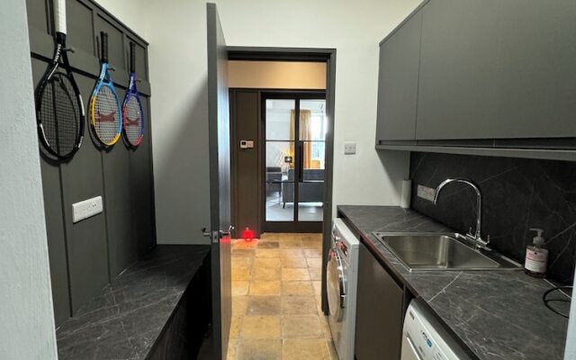 Captivating 5-bed Apartment Near Sion Mills