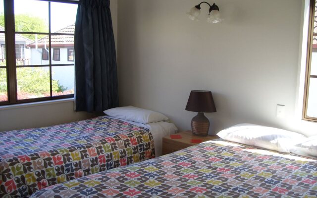 Tudor Court Motel