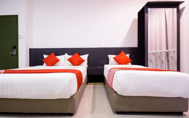 OYO 818 Hotel 11