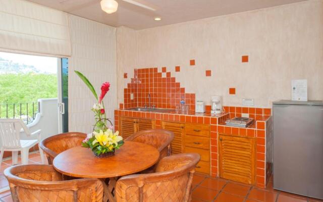 Hotel Eloisa - Near Playa de los Muertos