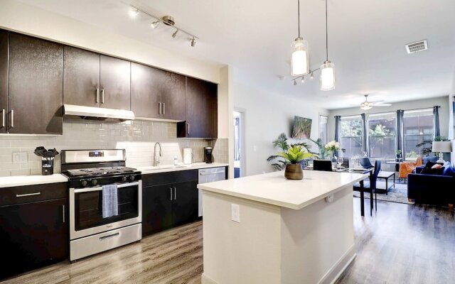 Rooftop Pool with Views-King Beds-Parking 1123