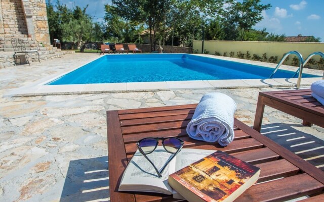 Modern Holiday Home With Pool in Sveti Lovrec Croatia