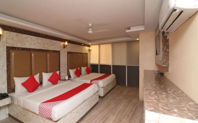 OYO 26161 Plazzo Inn