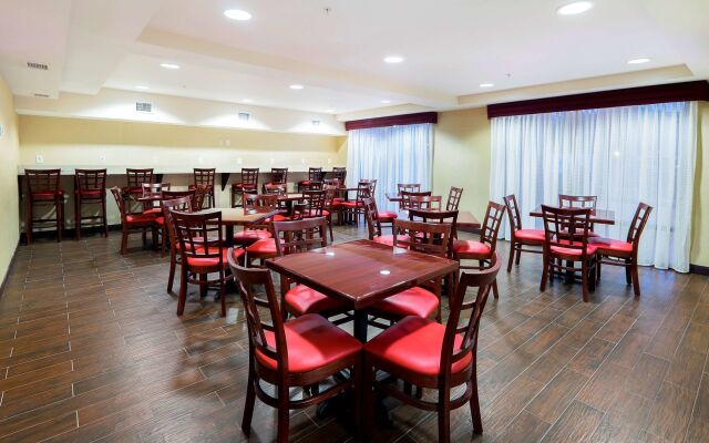 Red Roof Inn PLUS+ & Suites Malone