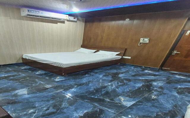 POP 70153 Hotel New City Residency