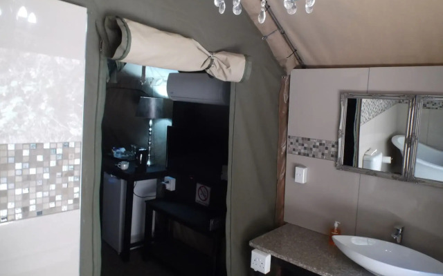 Old Mill Lodge, Working Ostrich Farm & Restaurant, Oudtshoorn