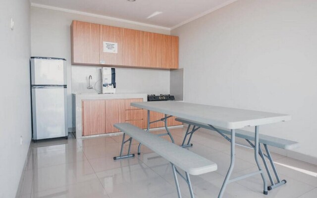 Kost M25 Hostel by Reddoorz