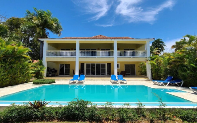 Villa Hermosa a Spacious Villa Close to Downtown