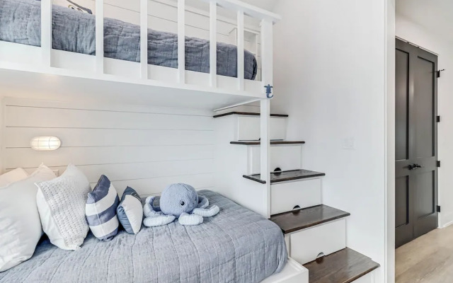 Sandy Cheeks 409 COA