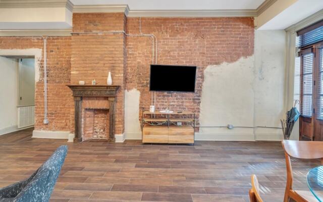 Spacious Sazerac Sanctuary