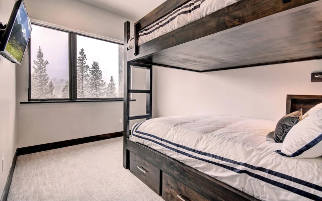 Spruce Ledge 4 Bedrooms 4.5 Bathrooms Townhouse